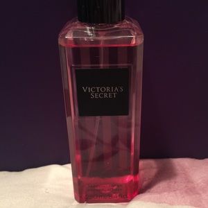 Bombshell Victoria’s Secret